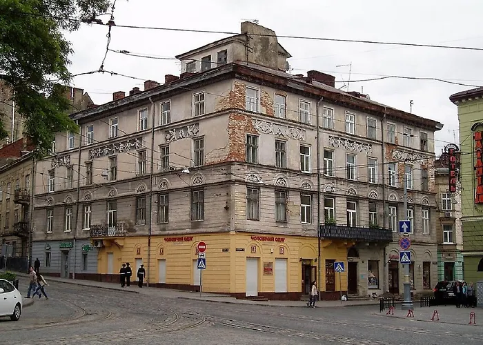 в центрі на вулиці краківька 34 біля площі ринок * リヴィウ